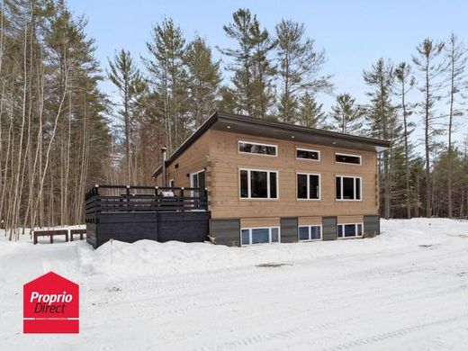 Country House in Notre-Dame-du-Laus, Laurentides