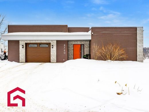 Country House in Saint-Boniface, Mauricie