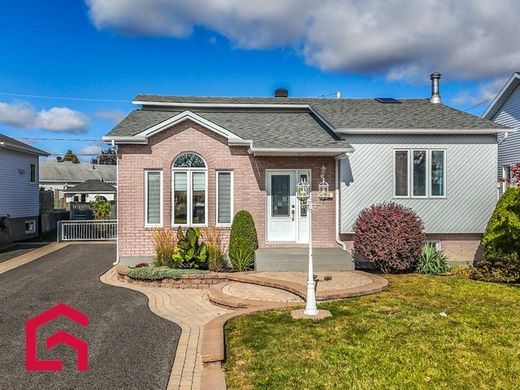 Sainte-Julie, Montérégieのカントリーハウス