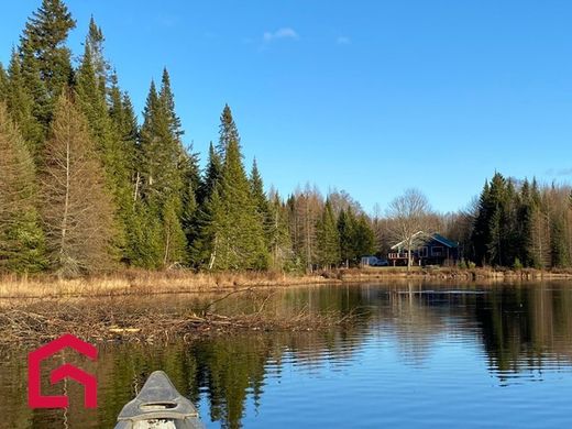 Country House in Saint-Adolphe-d'Howard, Laurentides