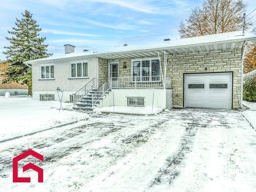 郊区住宅  Sainte-Julie, Montérégie