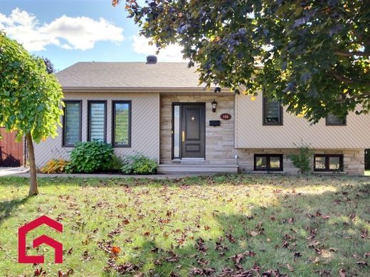 Country House in Saint-Constant, Montérégie