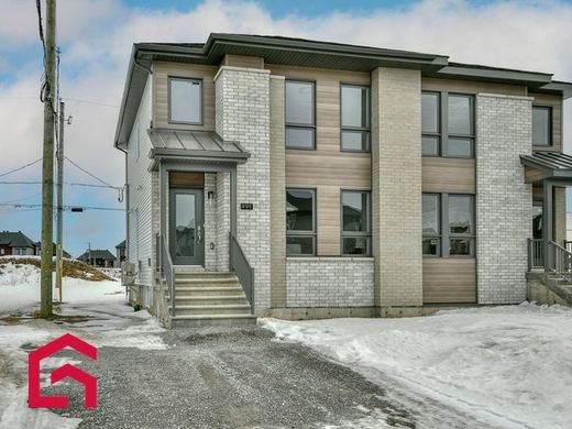 Propriété de campagne à Sainte-Marthe-sur-le-Lac, Laurentides