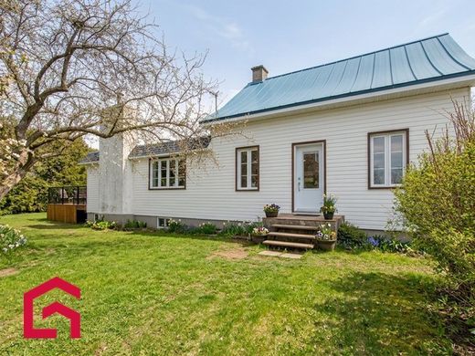 Country House in Laval-des-Rapides, Laval Region