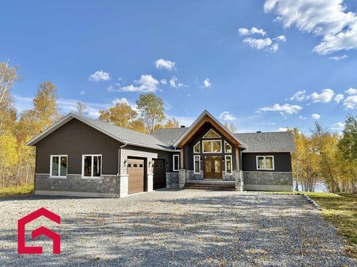 Country House in Val-d'Or, Abitibi-Témiscamingue