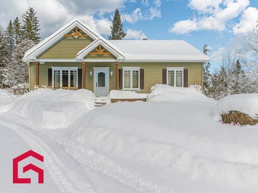 Landsitz in Sainte-Marguerite-du-Lac-Masson, Laurentides