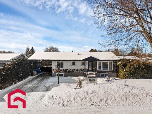 Country House in Saint-Eustache, Laurentides