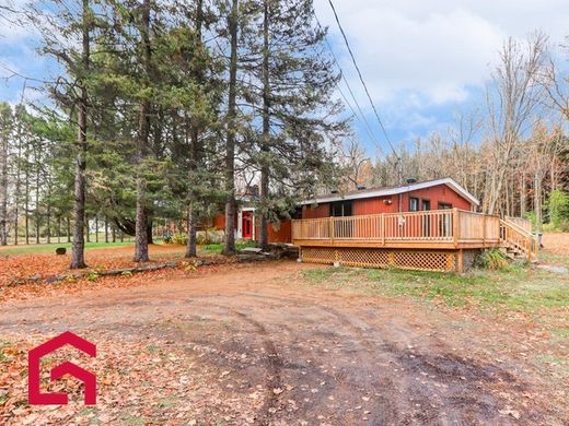 Country House in Brownsburg-Chatham, Laurentides
