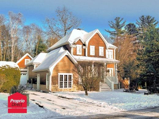 Casa de campo en Bois-des-Filion, Laval Region