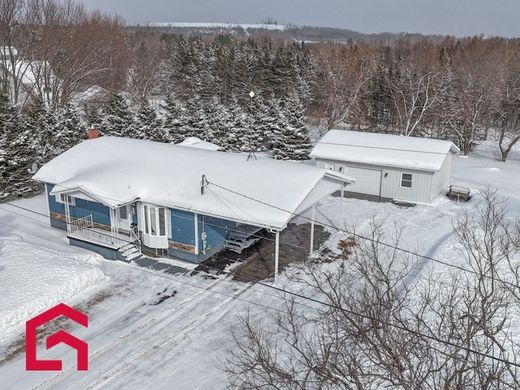 Country House in Danville, Estrie