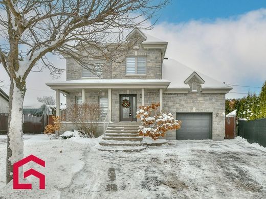 منزل ريفي ﻓﻲ Saint-Eustache, Laurentides