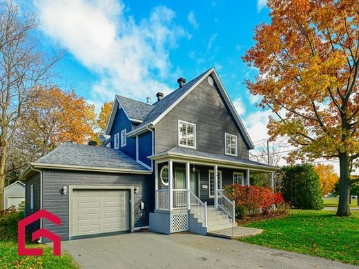 Köy evi Mont-Saint-Hilaire, Montérégie