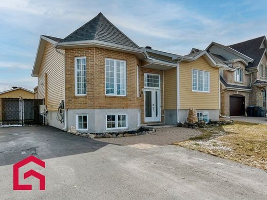 Country House in Sainte-Marthe-sur-le-Lac, Laurentides