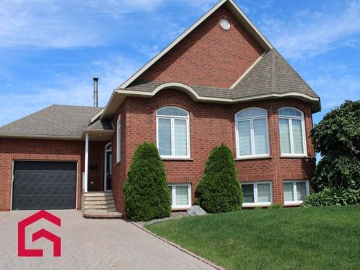 郊区住宅  Rivière-du-Loup, Bas-Saint-Laurent