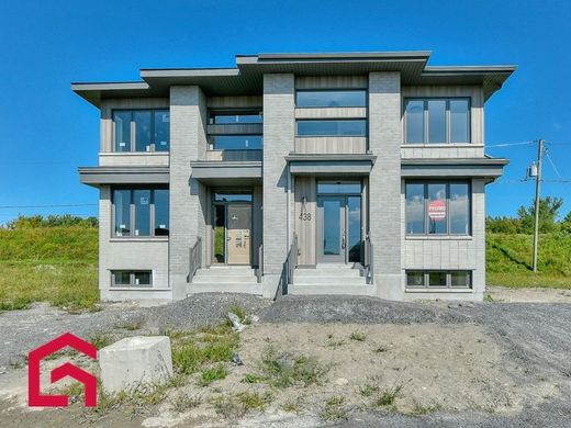 Εξοχική κατοικία σε Sainte-Marthe-sur-le-Lac, Laurentides