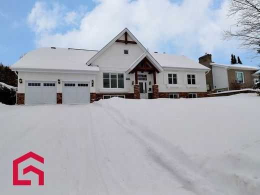 Landhuis in Val-d'Or, Abitibi-Témiscamingue