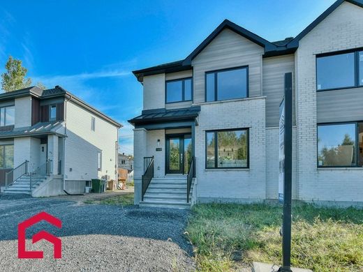 Country House in Saint-Joseph-du-Lac, Laurentides