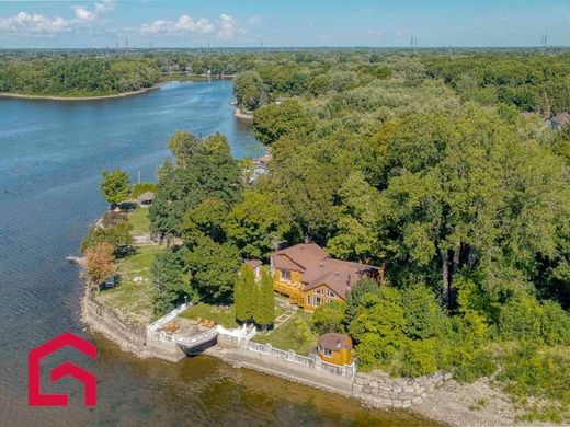 컨트리하우스 / Fabreville, City of Montréal