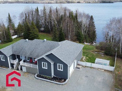 Загородный Дом, Val-d'Or, Abitibi-Témiscamingue