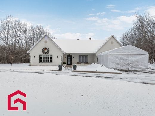 Country House in Saint-Léon, Mauricie