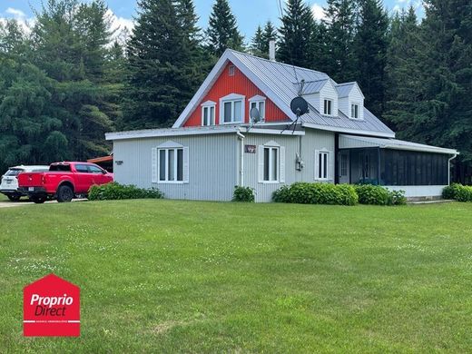 Country House in La Tuque, Mauricie