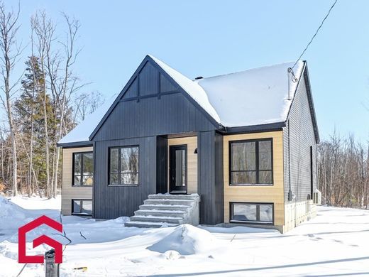 Country House in Sainte-Sophie, Laurentides