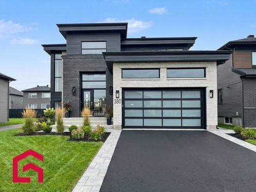 Country House in Sainte-Marthe-sur-le-Lac, Laurentides