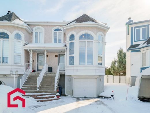 Country House in Sainte-Dorothée, Laval Region