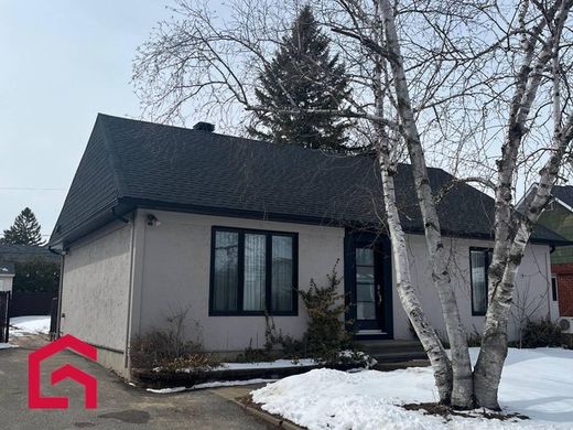 Propriété de campagne à Sainte-Rose, Laval Region