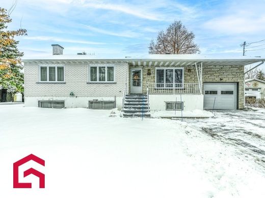 Landsitz in Sainte-Julie, Montérégie