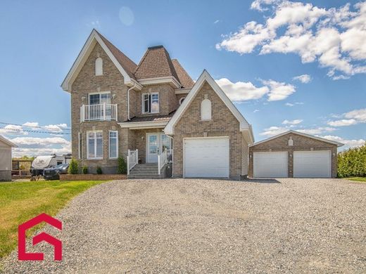 Country House in Val-d'Or, Abitibi-Témiscamingue