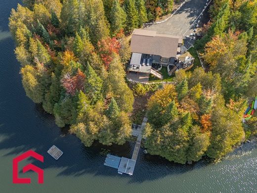 Country House in Saint-Adolphe-d'Howard, Laurentides