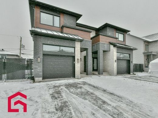 Country House in Sainte-Marthe-sur-le-Lac, Laurentides