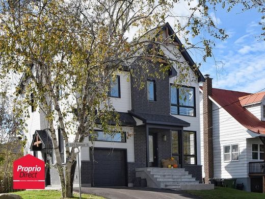 Landhuis in Bois-des-Filion, Laval Region