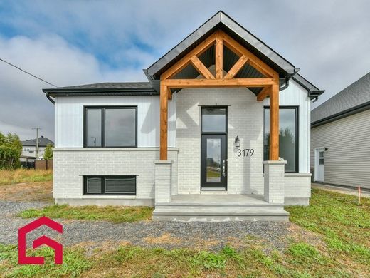 Εξοχική κατοικία σε Sainte-Marthe-sur-le-Lac, Laurentides