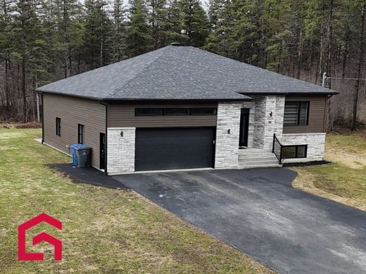 Country House in East Angus, Estrie