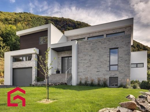 Casa de campo en Mont-Saint-Hilaire, Montérégie