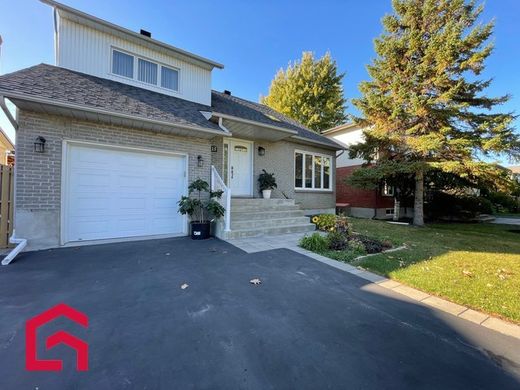 Country House in Brossard, Montérégie