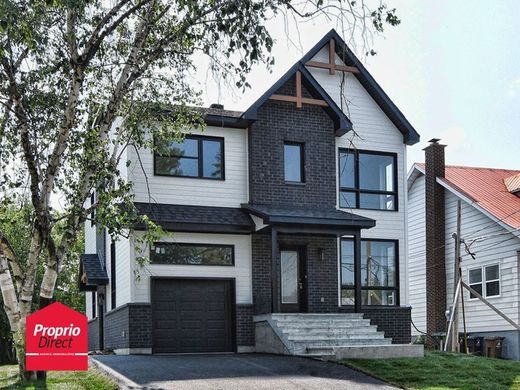 Casa de campo en Bois-des-Filion, Laval Region