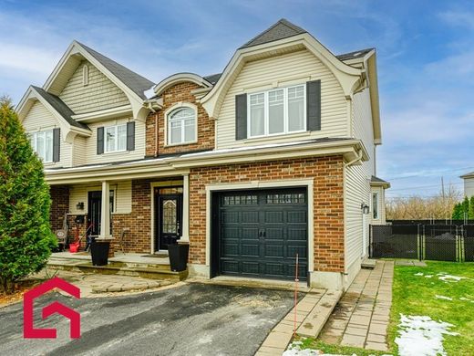 Köy evi Saint-Constant, Montérégie