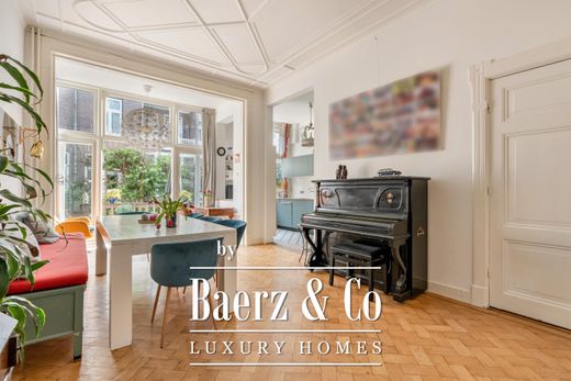 Maison de luxe à Amsterdam, Gemeente Amsterdam
