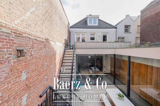 Mansion in 's-Hertogenbosch, Gemeente 's-Hertogenbosch