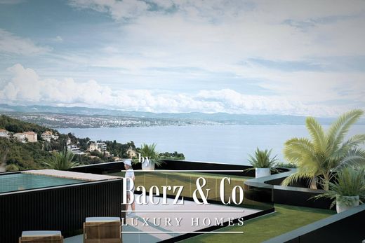 Daire Opatija, Grad Opatija