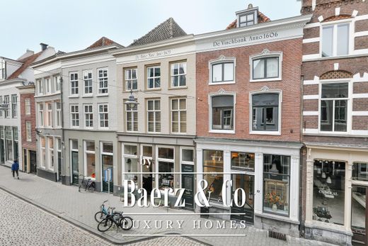 Mansion in 's-Hertogenbosch, Gemeente 's-Hertogenbosch