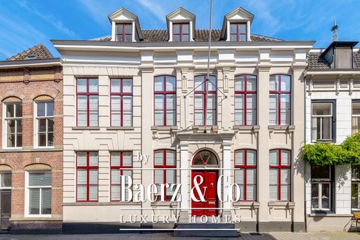 Mansion in 's-Hertogenbosch, Gemeente 's-Hertogenbosch