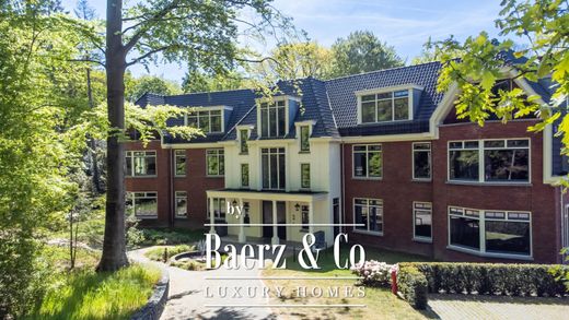 Penthouse Laren, Gemeente Laren