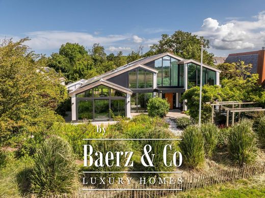 Villa in Bergen, North Holland