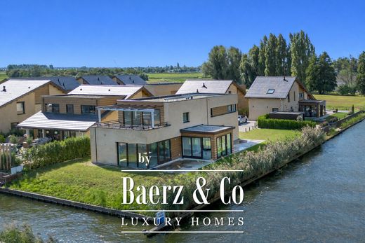 Villa in Leimuiden, Gemeente Kaag en Braassem