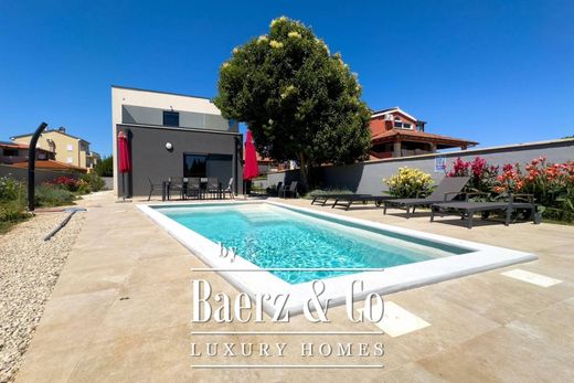 Townhouse for sale in Ližnjan