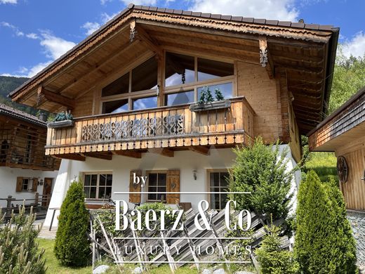 Neukirchen am Großvenediger, Politischer Bezirk Zell am Seeのタウンハウス